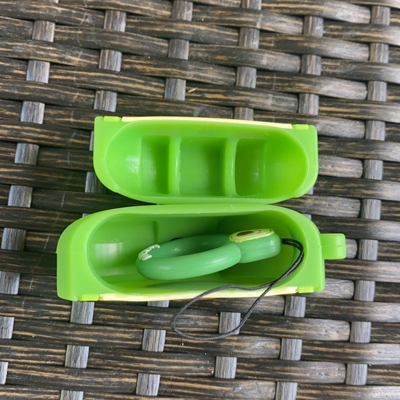 AirPod Pro case - Picture 3 of 4